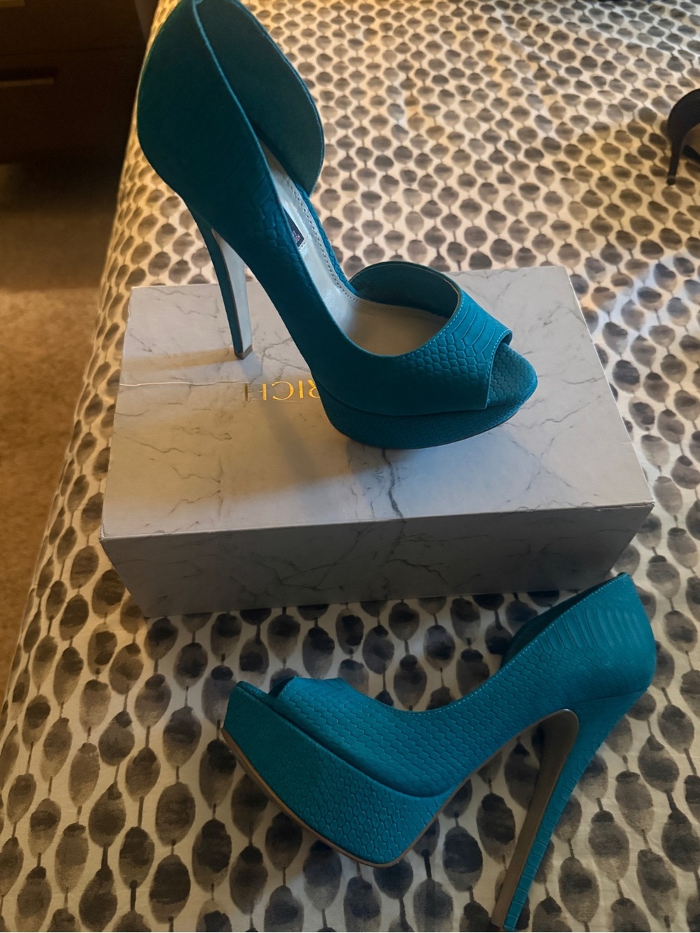 Steven By Steve Madden Teal Textured Peep-Toe Platform Pumps